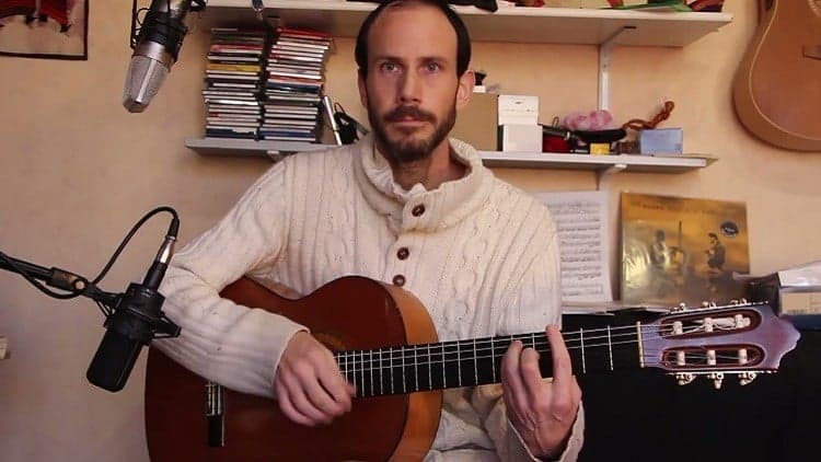 La guitare un peu plus loin